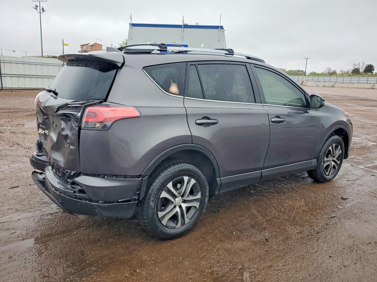 2017 TOYOTA RAV 4 — VIN JTMZFREV4HJ711530 — photo 3